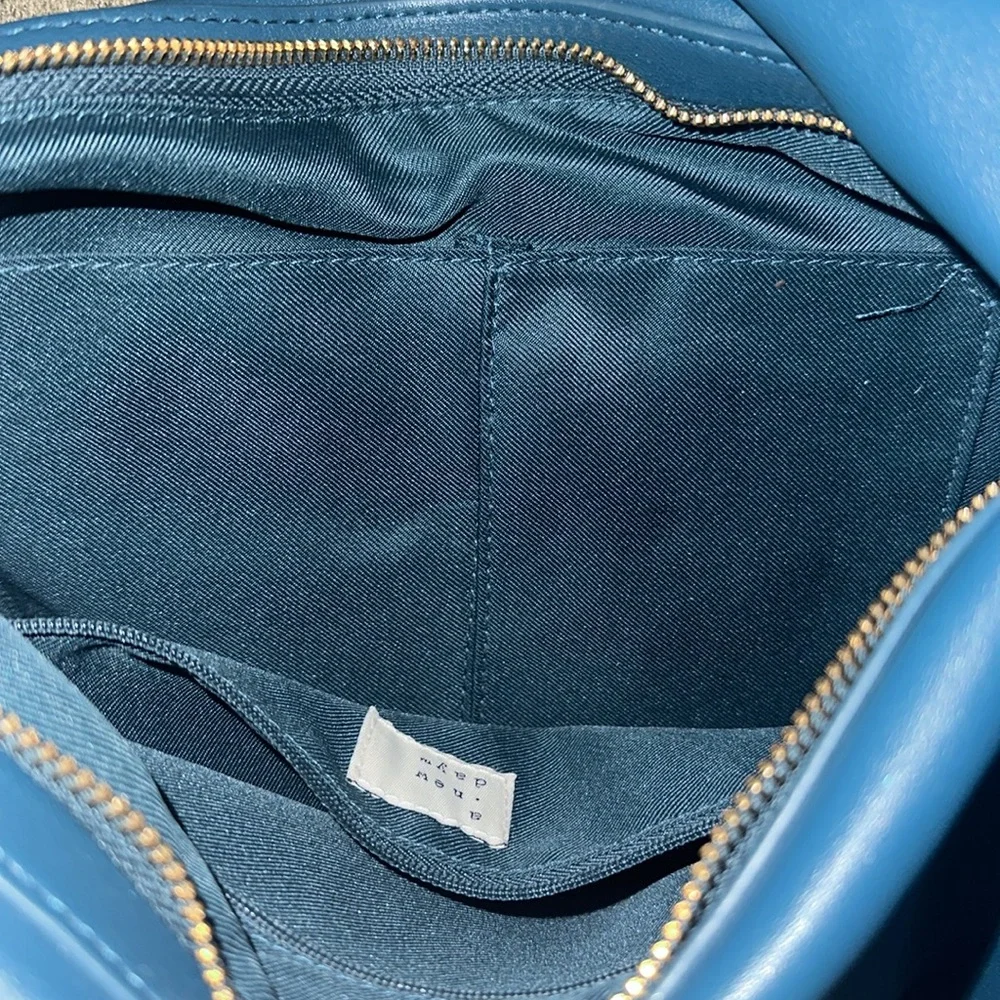 Stylish Blue/Teal Shoulder Bag - Picture 4 of 5